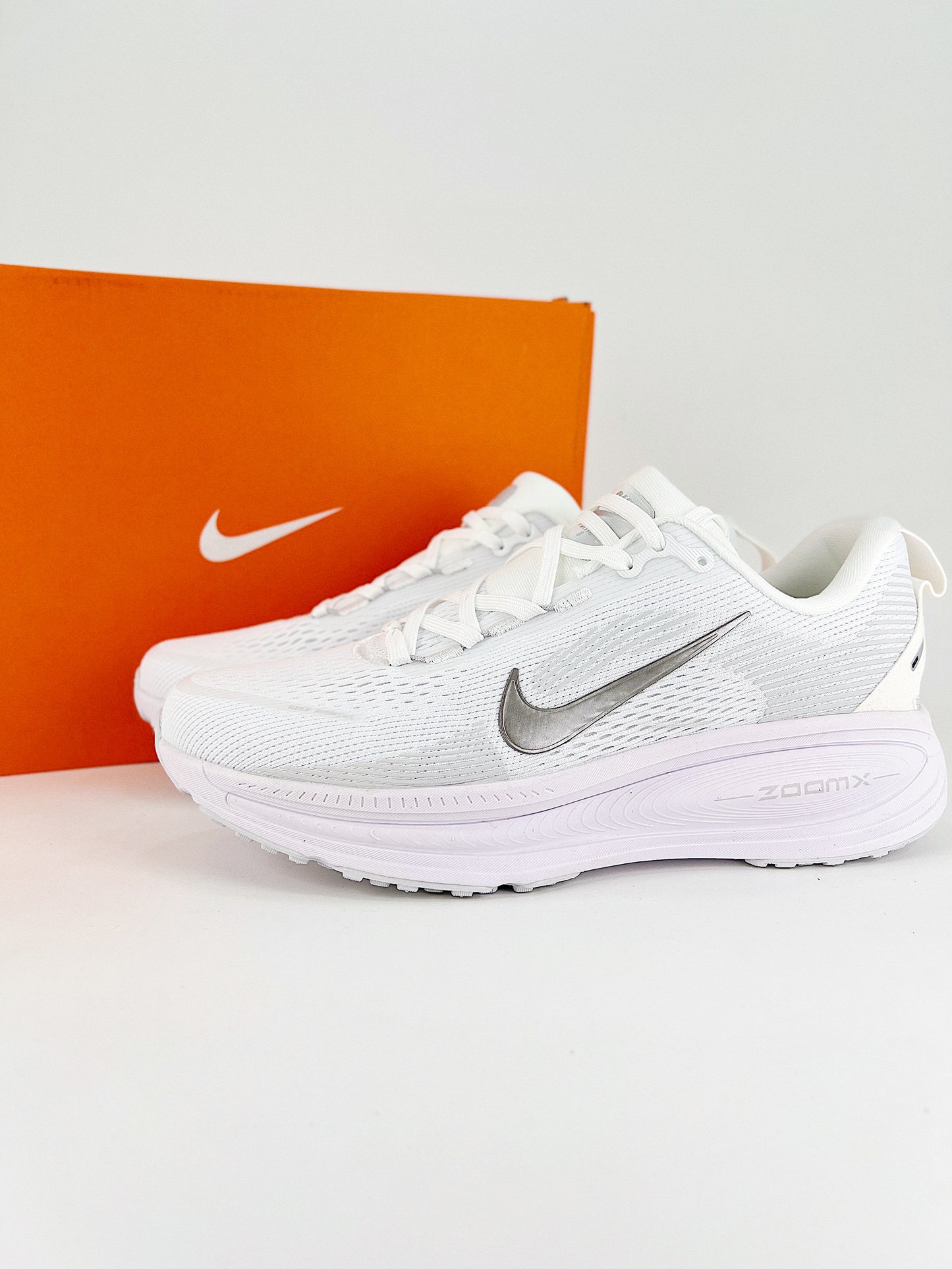 Tênis Nike Vomero 18