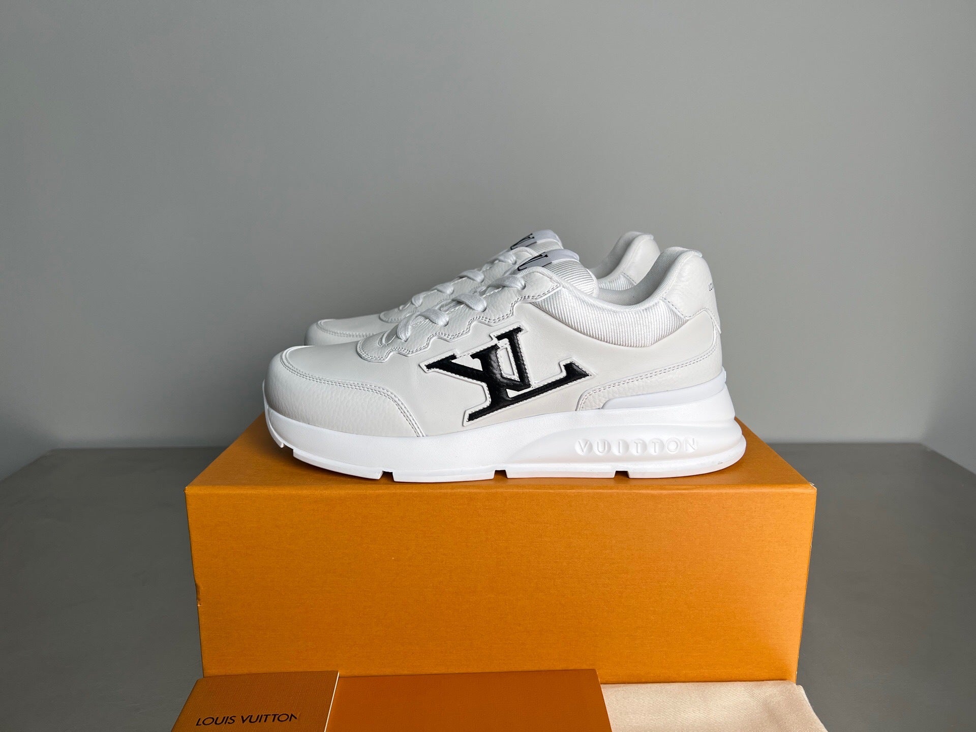Tênis LV Classic
