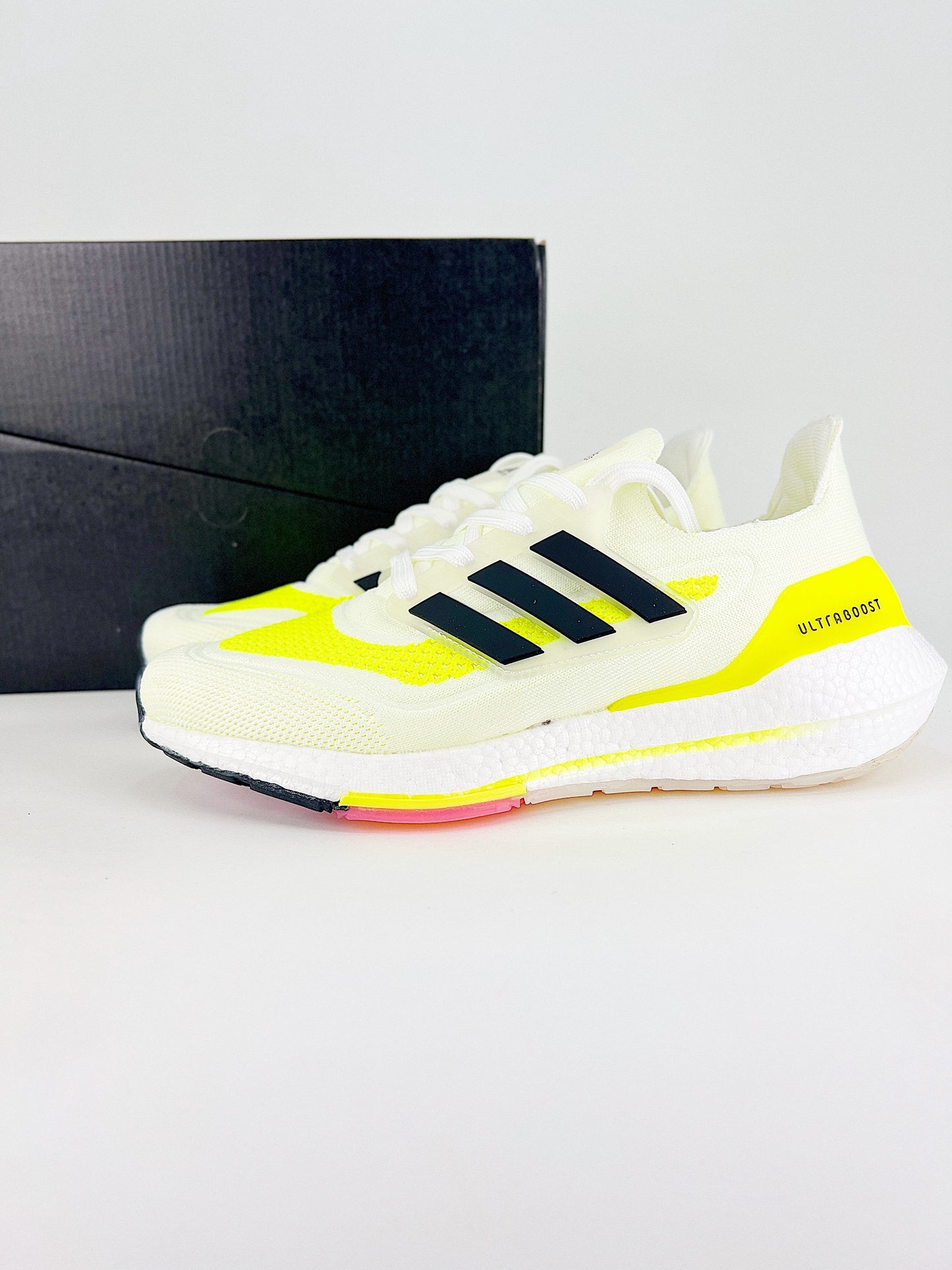 Tênis Adidas UltraBoost 21