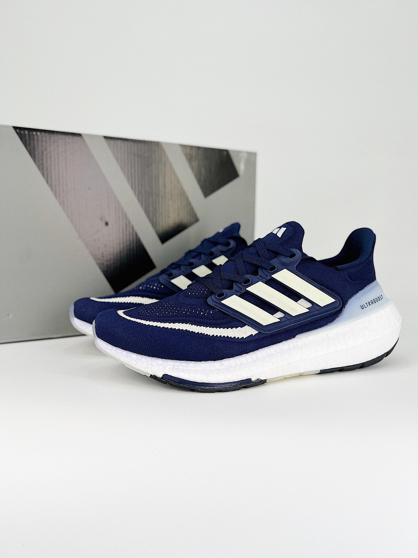 Tênis Adidas UltraBoost Light 23