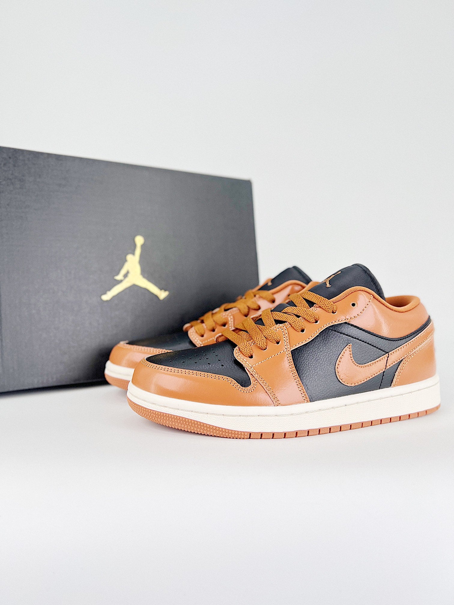 Air Jordan 1 Low Archaeo Brown