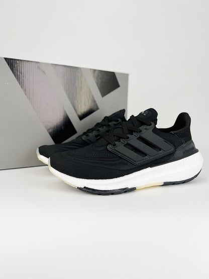 Tênis Adidas UltraBoost Light 23