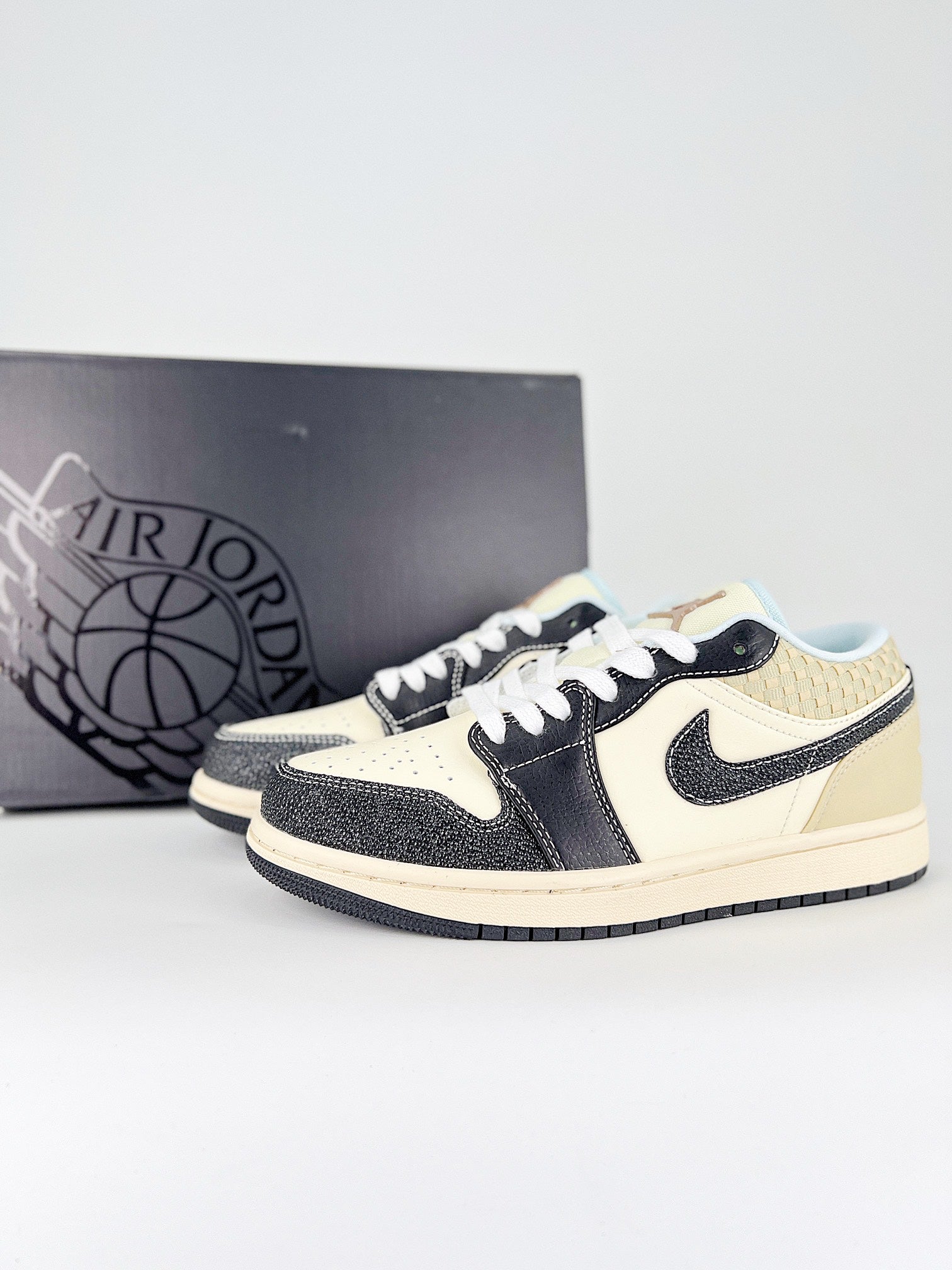 Air Jordan 1 Low SE Coconut Milk Black Muslin