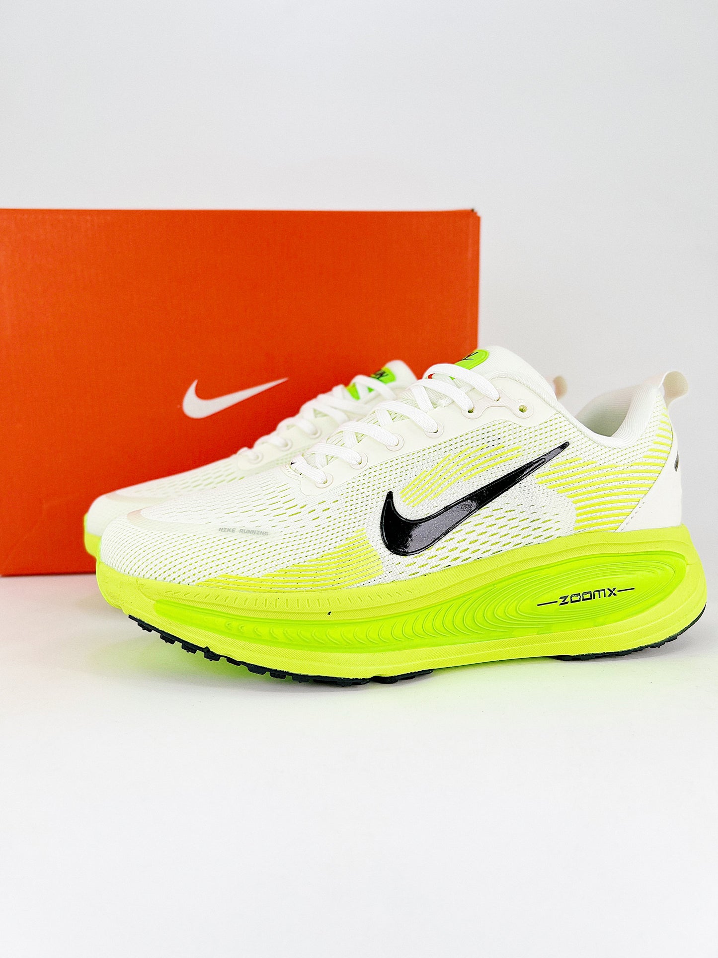 Tênis Nike Vomero 18