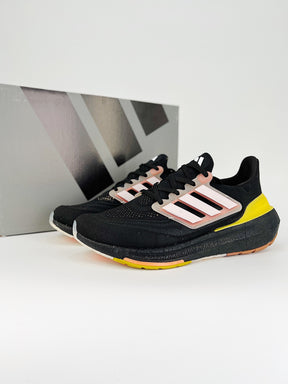 Tênis Adidas UltraBoost Light 23