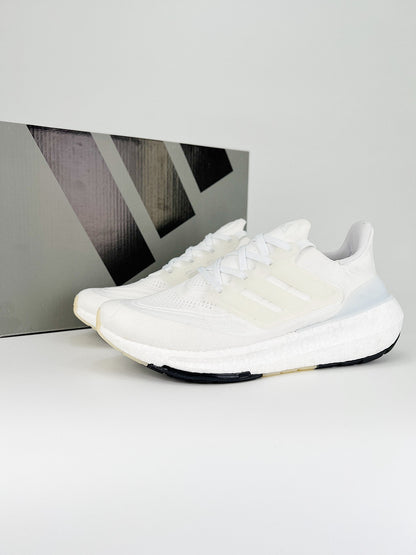 Tênis Adidas UltraBoost Light 23