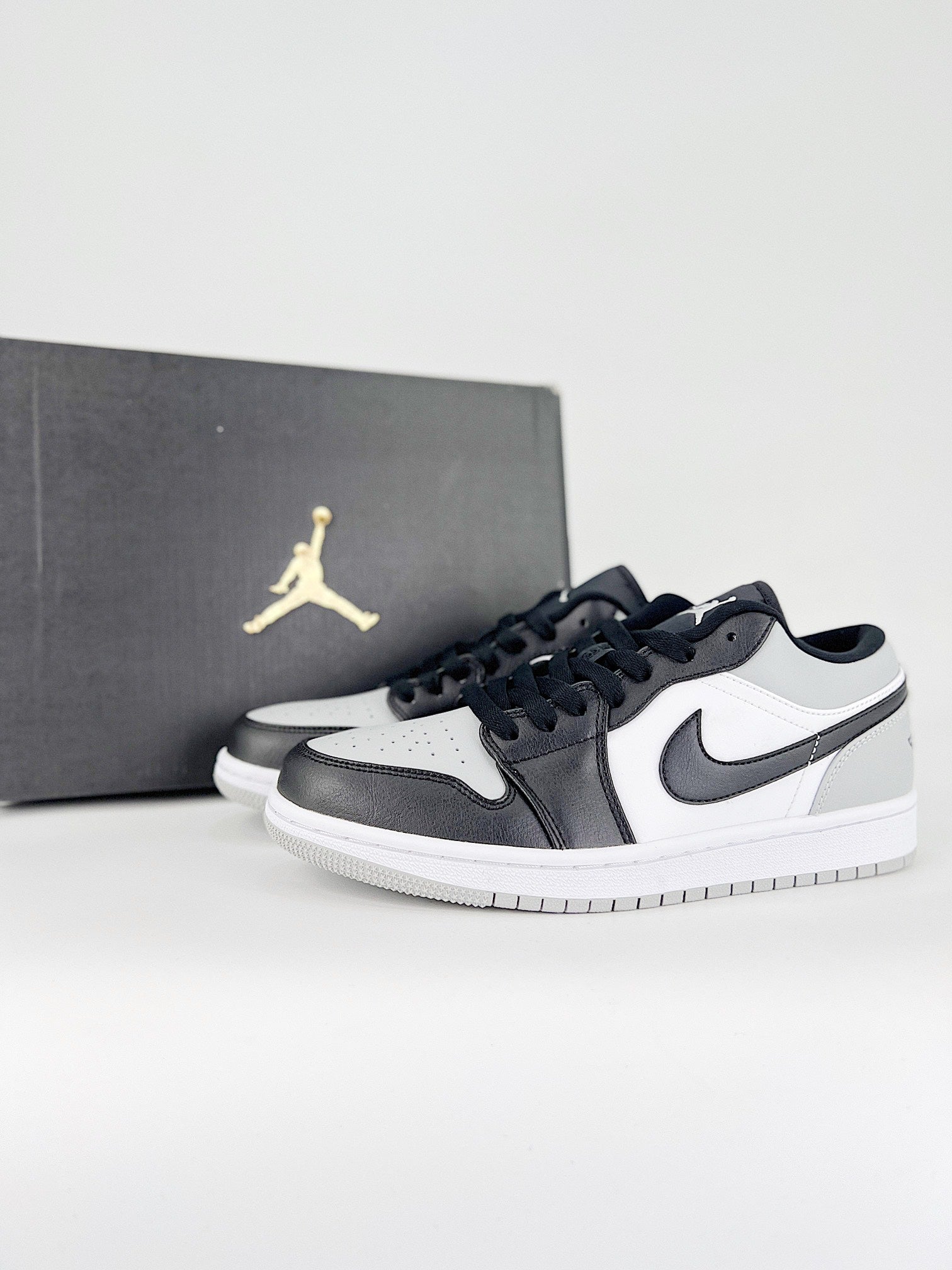 Air Jordan 1 Low Smoke Grey Toe