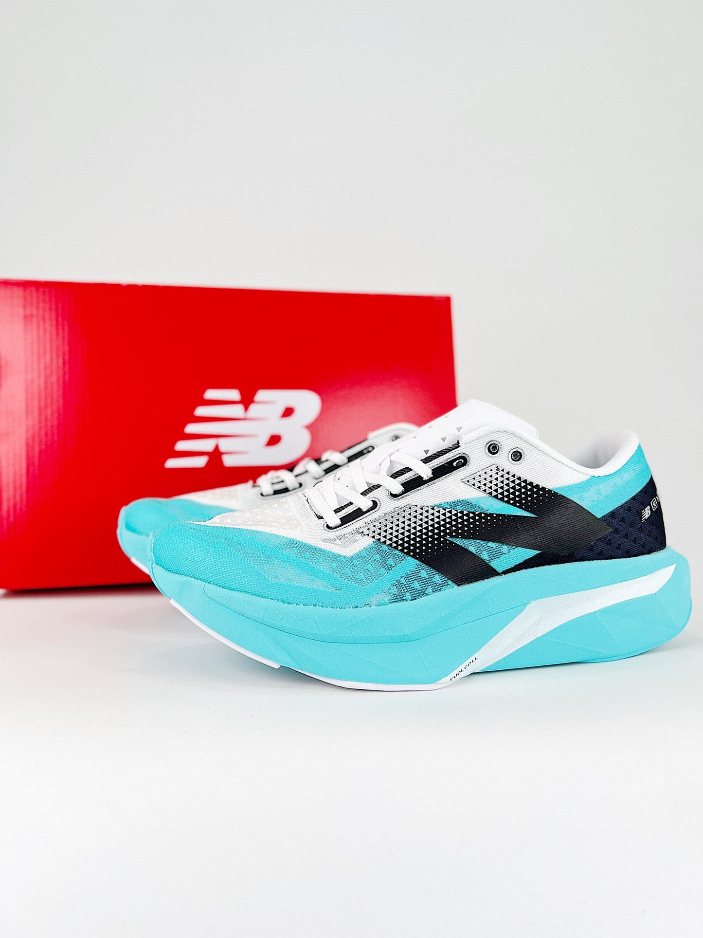 Tênis New Balance Fuelcell Supercomp Elite V4