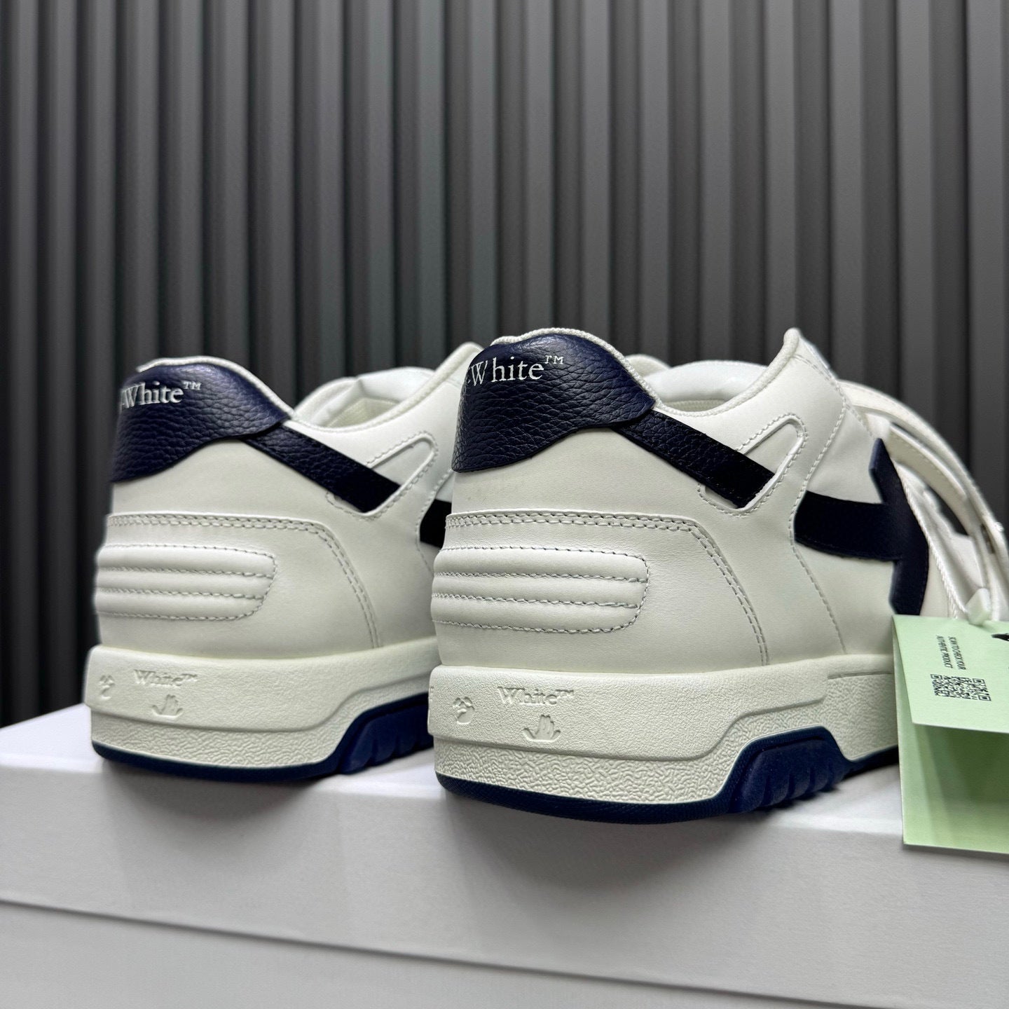 Tênis Off-White Out of Office de Couro