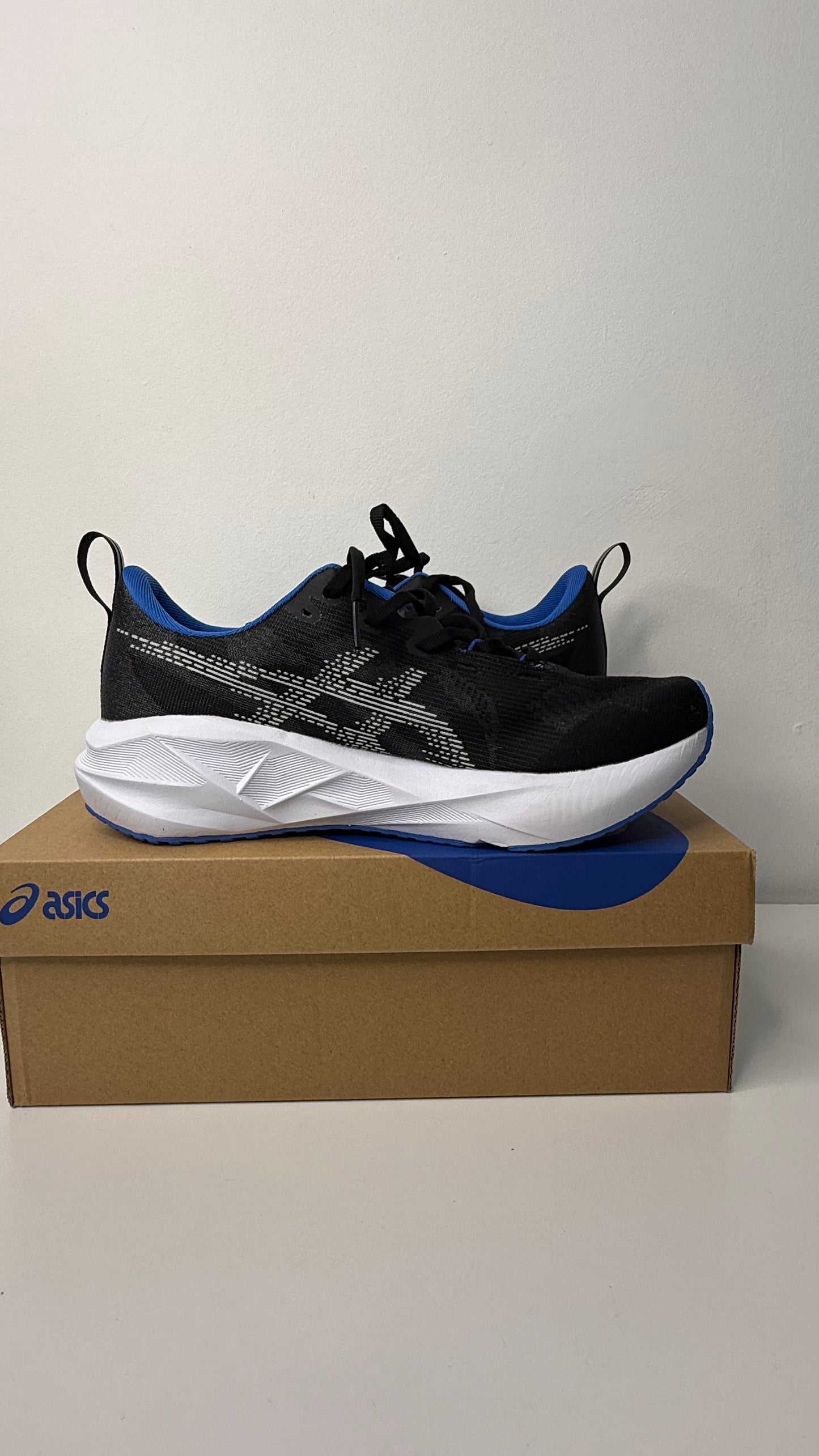 Tênis Asics Novablast 5 - PRONTA ENTREGA