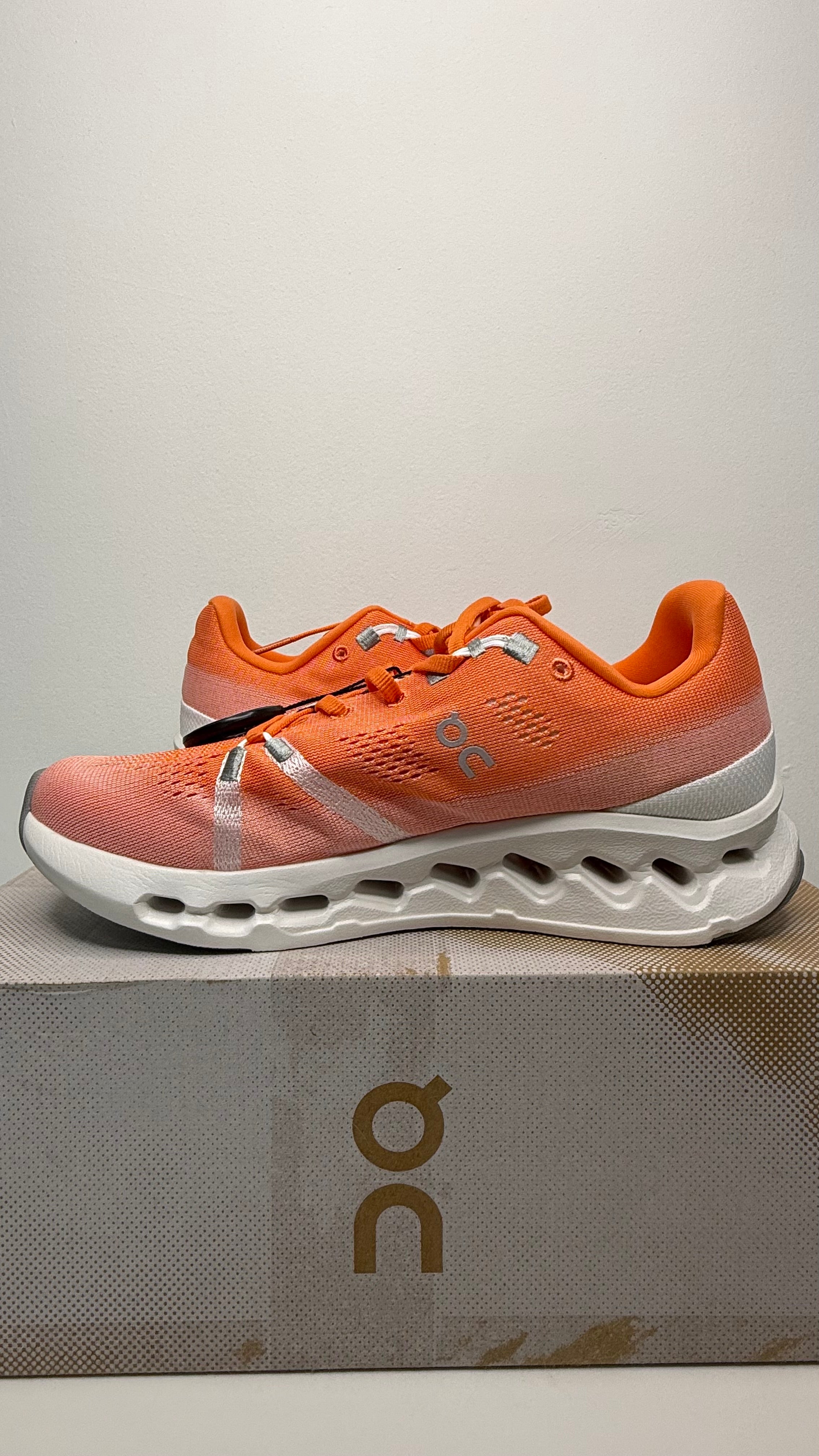 On Running Cloudsurfer Flame Branco - PRONTA ENTREGA