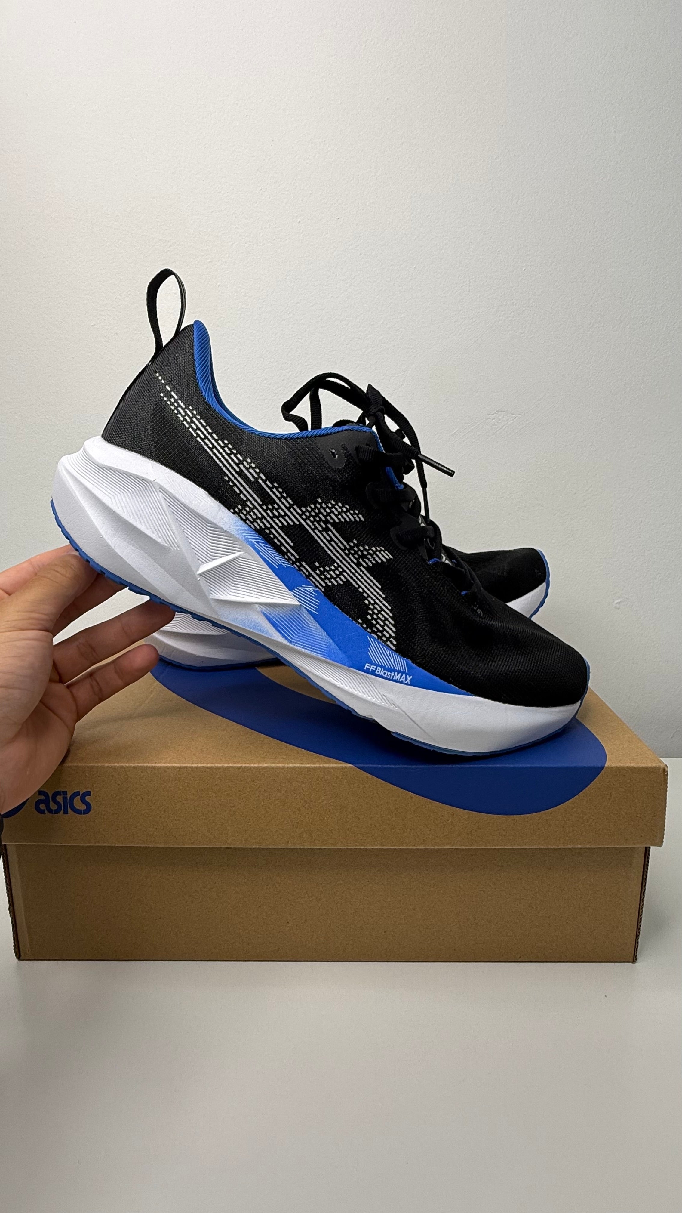 Tênis Asics Novablast 5 - PRONTA ENTREGA