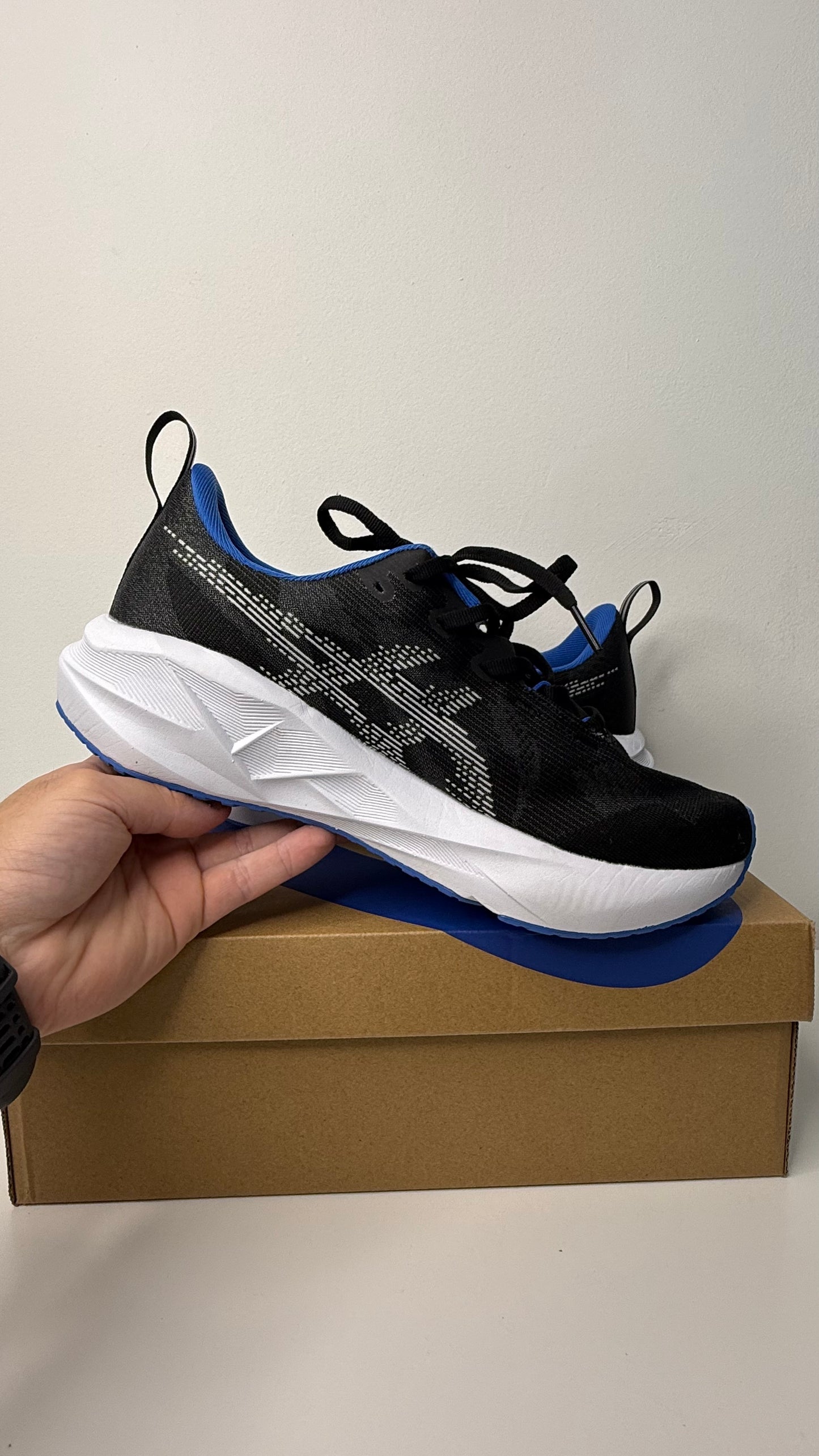 Tênis Asics Novablast 5 - PRONTA ENTREGA