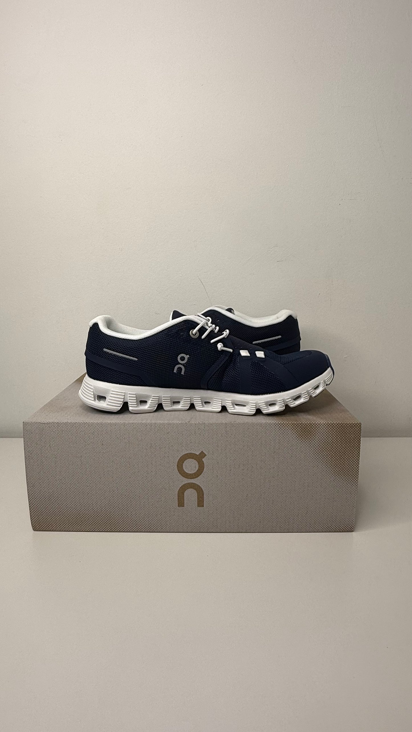 Tênis On Running Cloud 5 - PRONTA ENTREGA