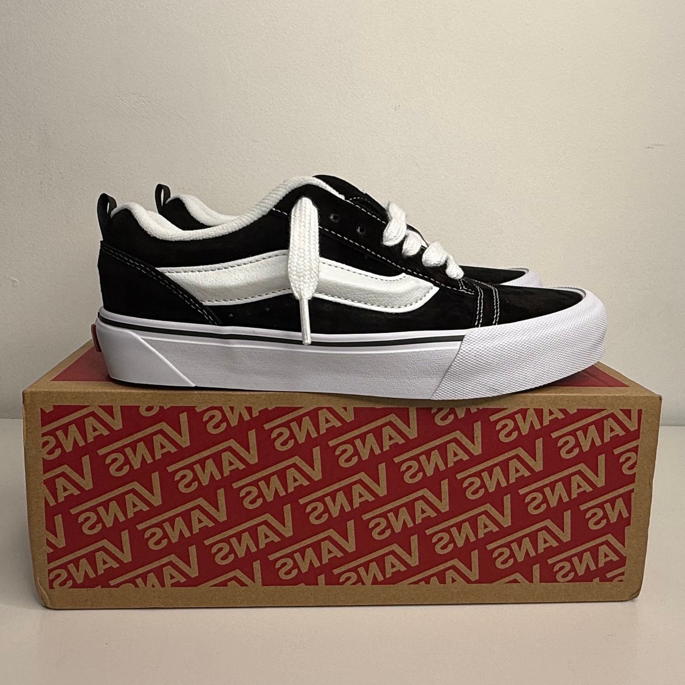 Vans Knu Skool Black White - PRONTA ENTREGA