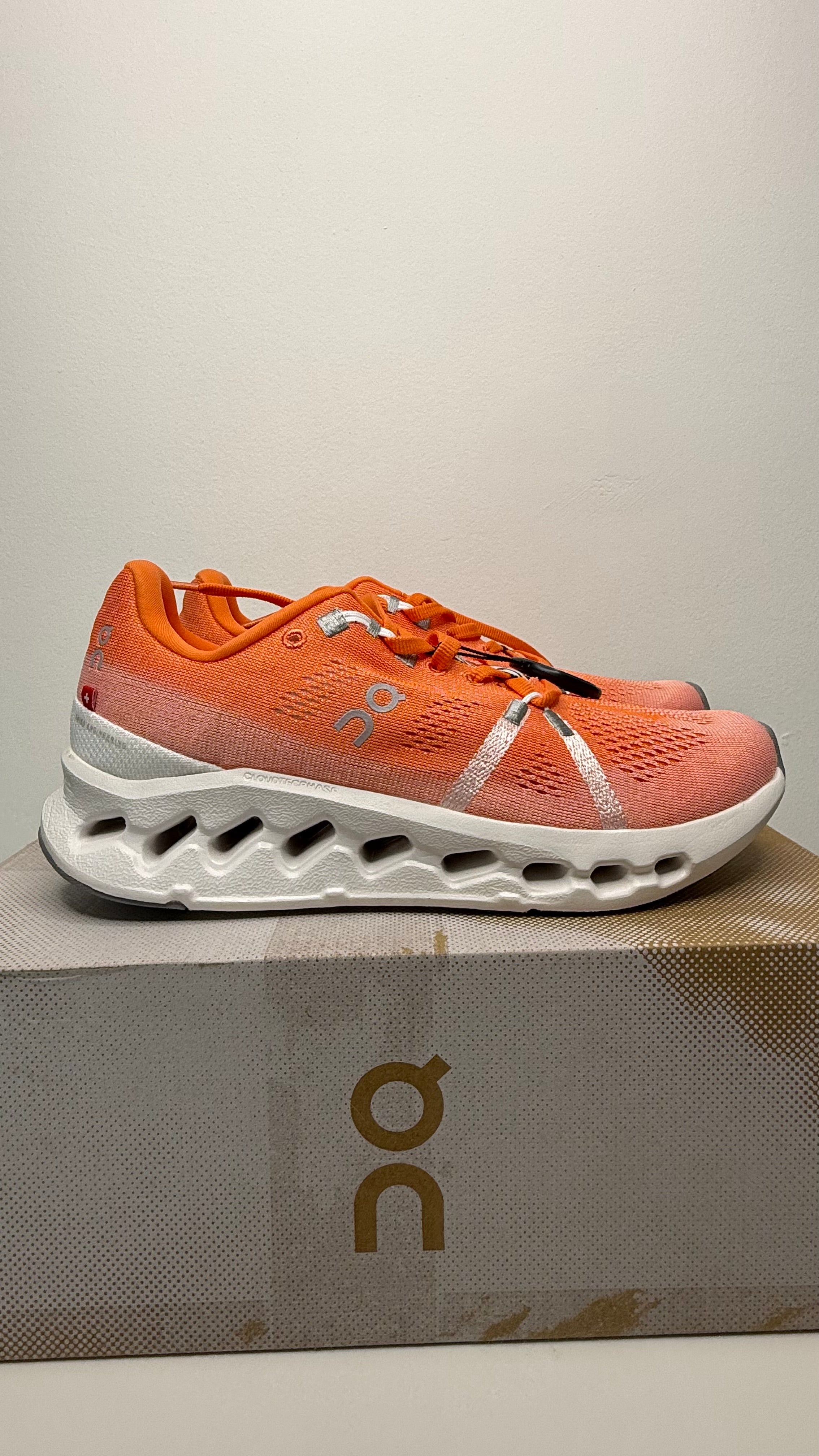 On Running Cloudsurfer Flame Branco - PRONTA ENTREGA