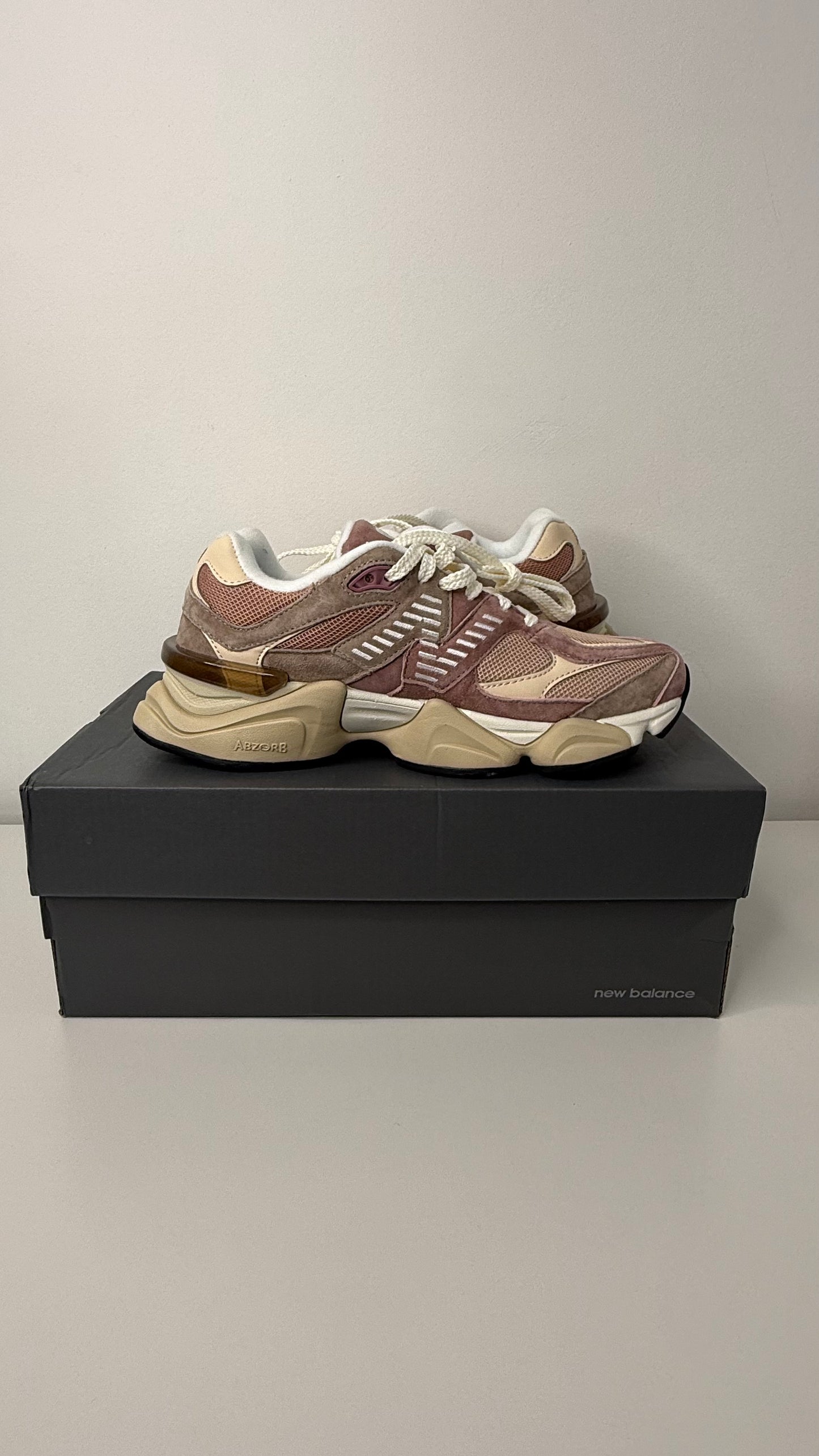 New Balance 9060 Sparrow Flat Taupe - PRONTA ENTREGA