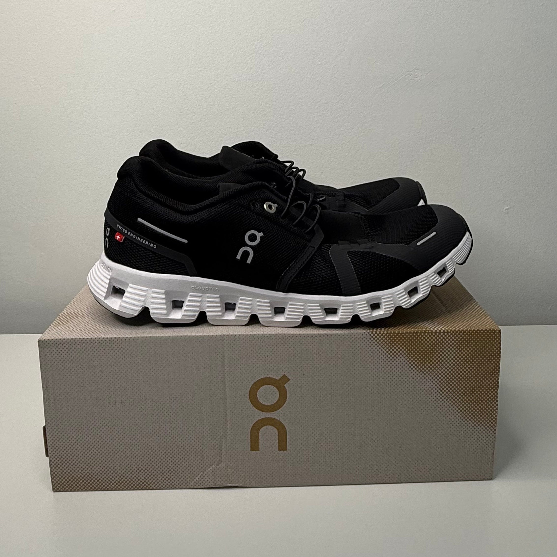 Tênis On Running Cloud 5 - PRONTA ENTREGA