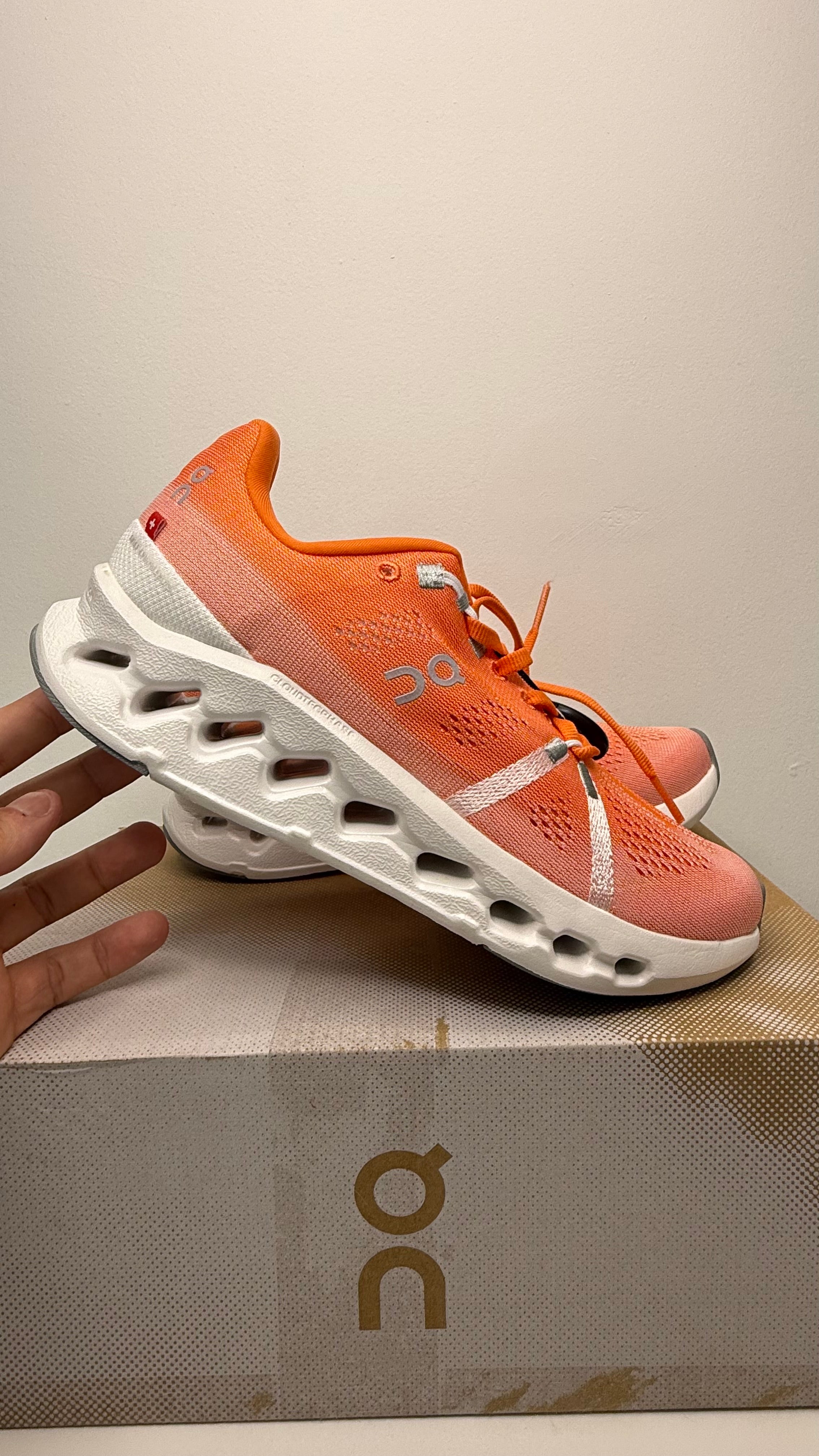 On Running Cloudsurfer Flame Branco - PRONTA ENTREGA