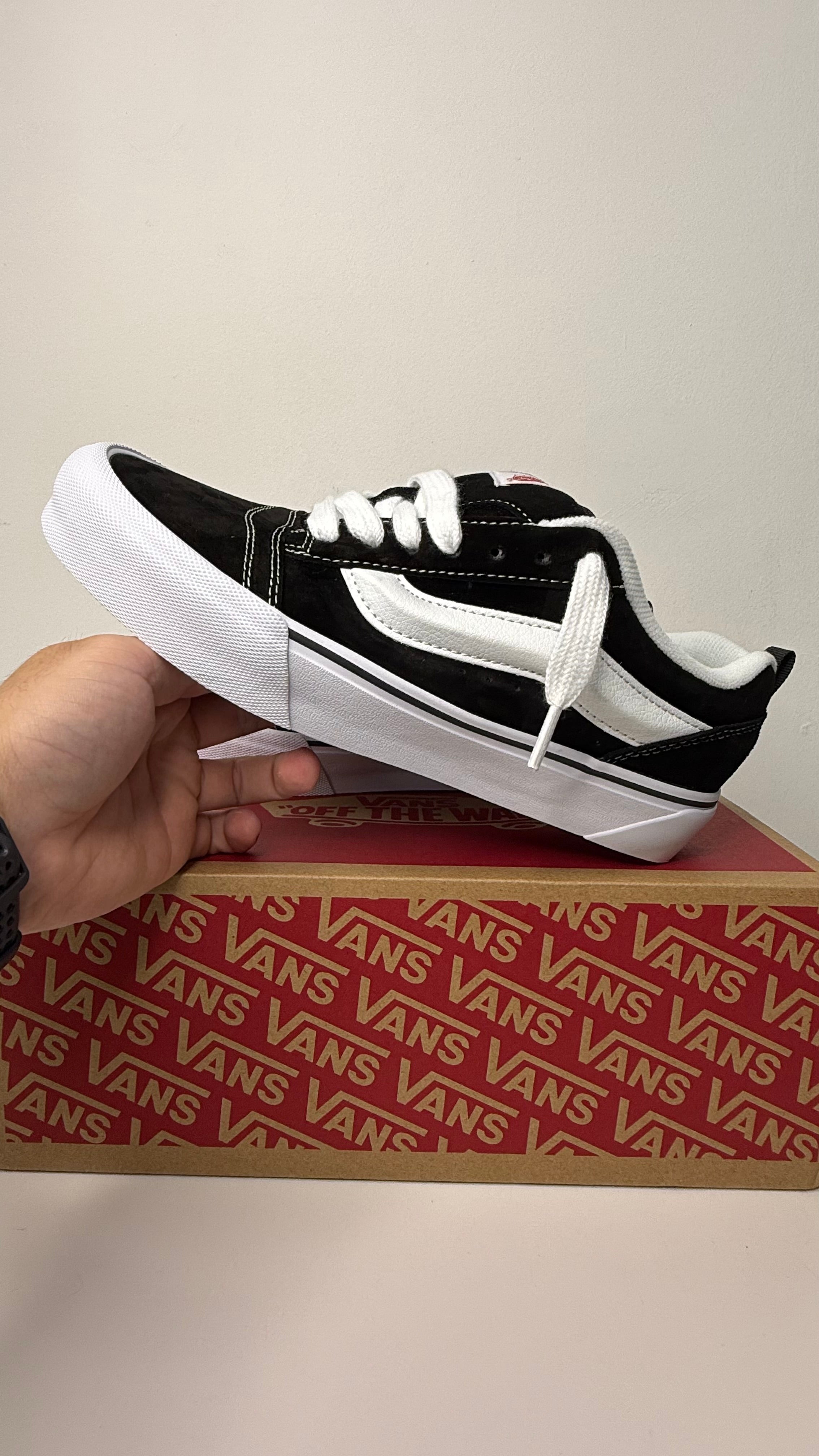 Vans Knu Skool Black White - PRONTA ENTREGA