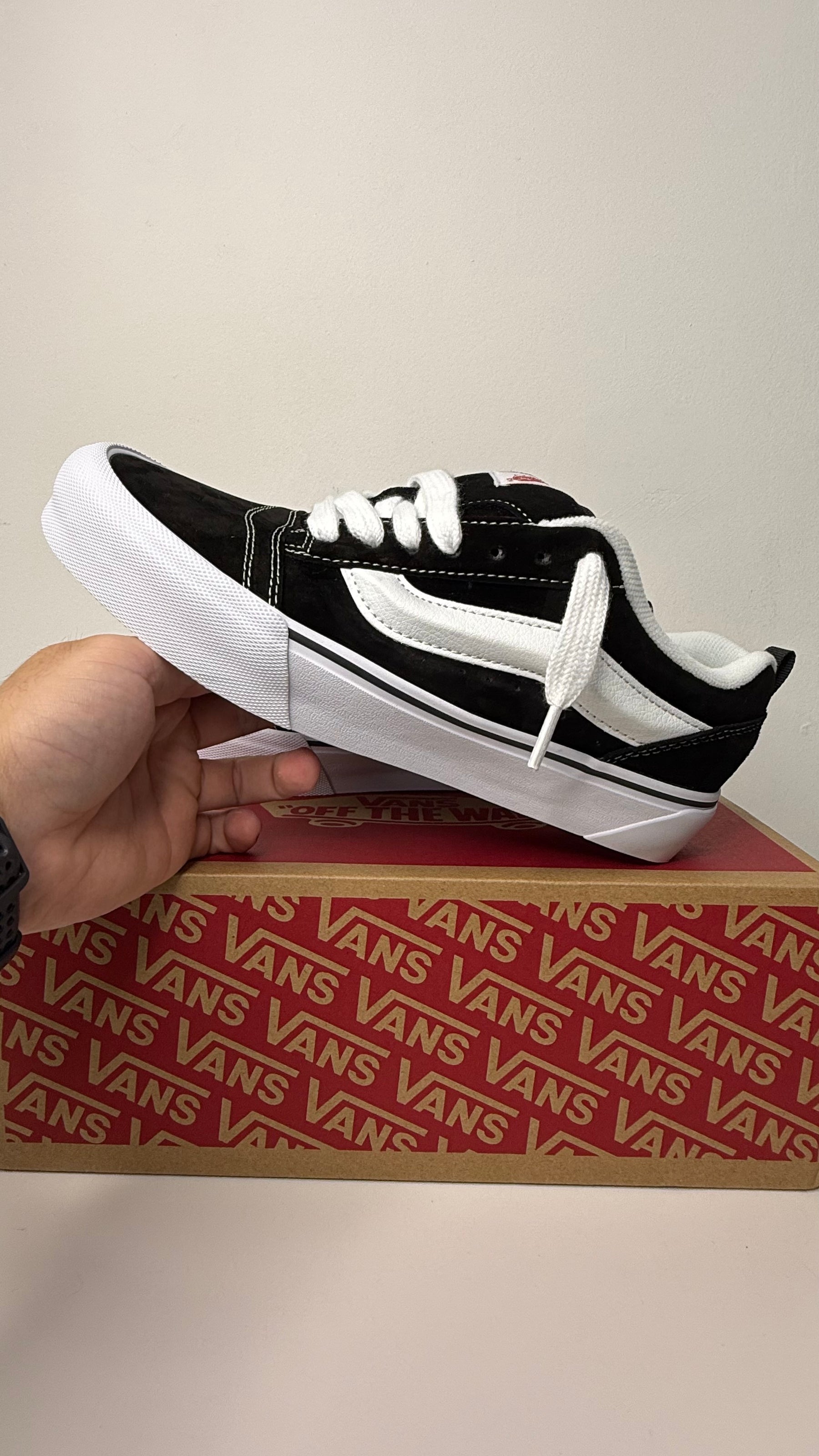 Vans Knu Skool Black White - PRONTA ENTREGA