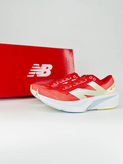 Tênis New Balance FuelCell Rebel V4