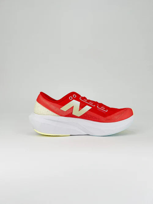 Tênis New Balance FuelCell Rebel V4