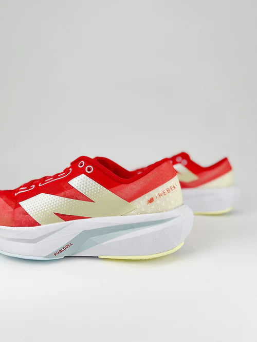 Tênis New Balance FuelCell Rebel V4