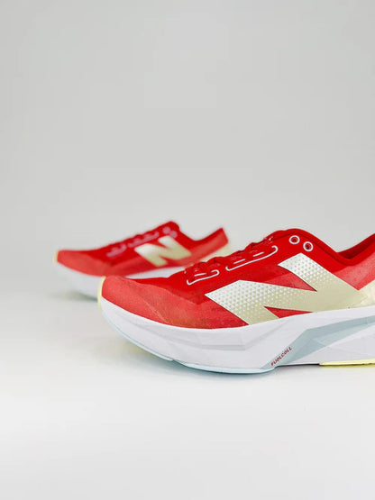 Tênis New Balance FuelCell Rebel V4