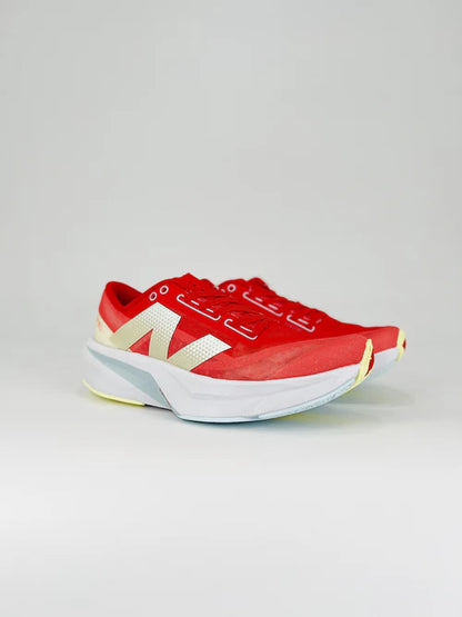 Tênis New Balance FuelCell Rebel V4