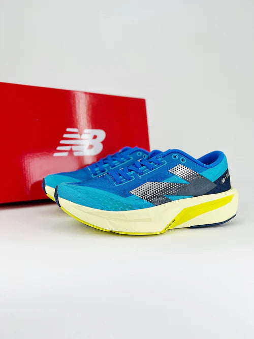Tênis New Balance FuelCell Rebel V4