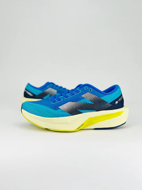 Tênis New Balance FuelCell Rebel V4
