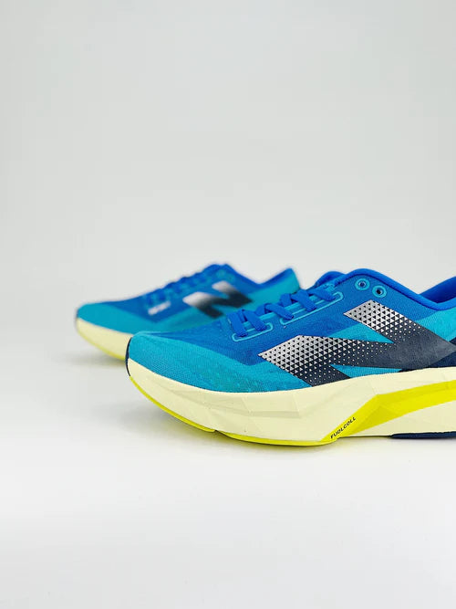 Tênis New Balance FuelCell Rebel V4