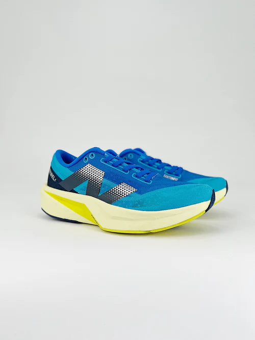 Tênis New Balance FuelCell Rebel V4