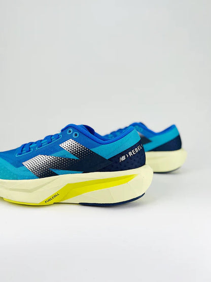 Tênis New Balance FuelCell Rebel V4