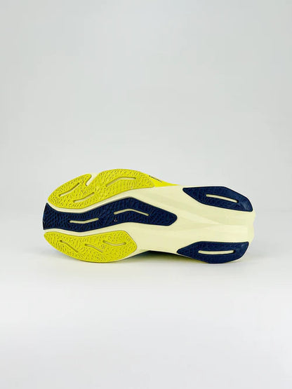 Tênis New Balance FuelCell Rebel V4