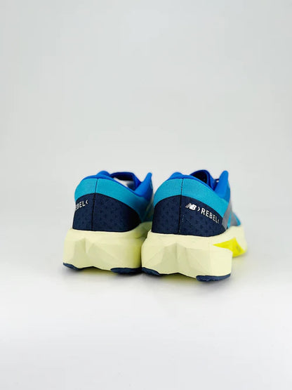 Tênis New Balance FuelCell Rebel V4