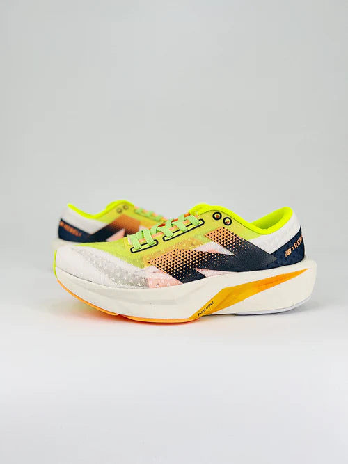 Tênis New Balance FuelCell Rebel V4