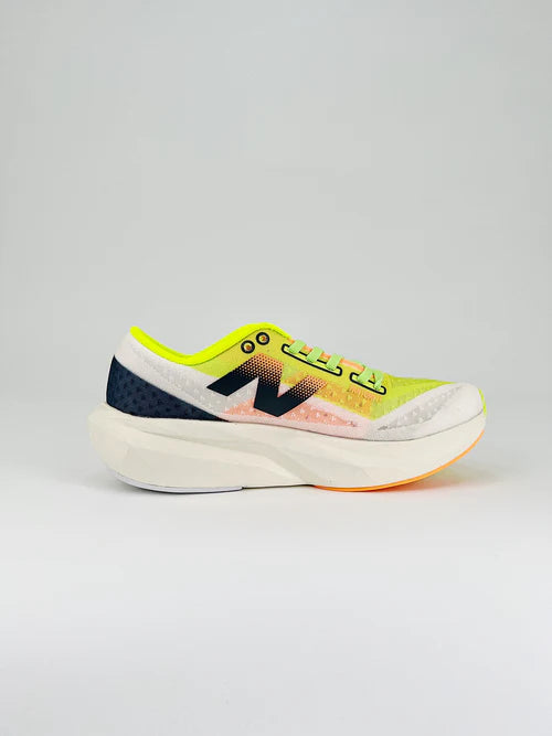 Tênis New Balance FuelCell Rebel V4