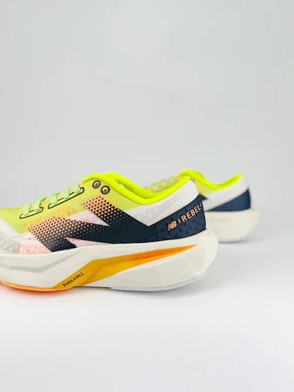 Tênis New Balance FuelCell Rebel V4