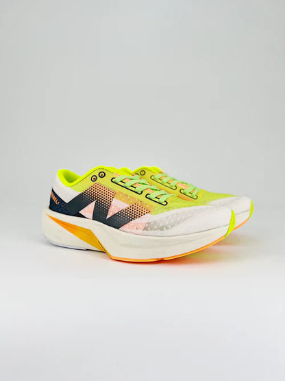 Tênis New Balance FuelCell Rebel V4