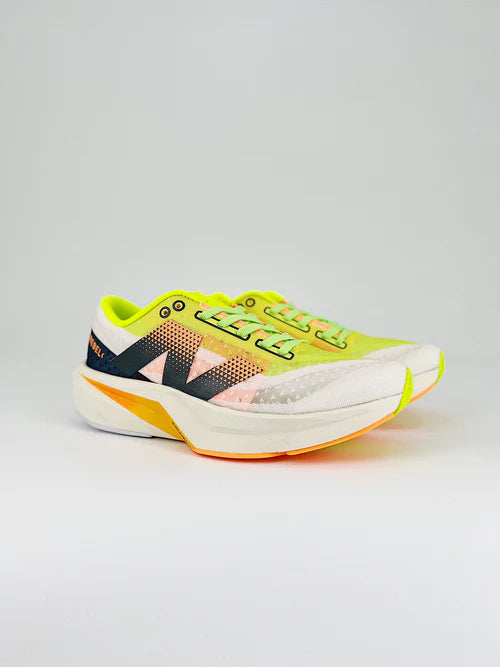 Tênis New Balance FuelCell Rebel V4