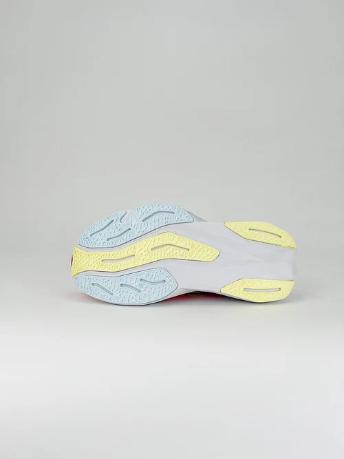 Tênis New Balance FuelCell Rebel V4