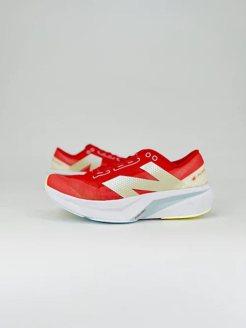 Tênis New Balance FuelCell Rebel V4