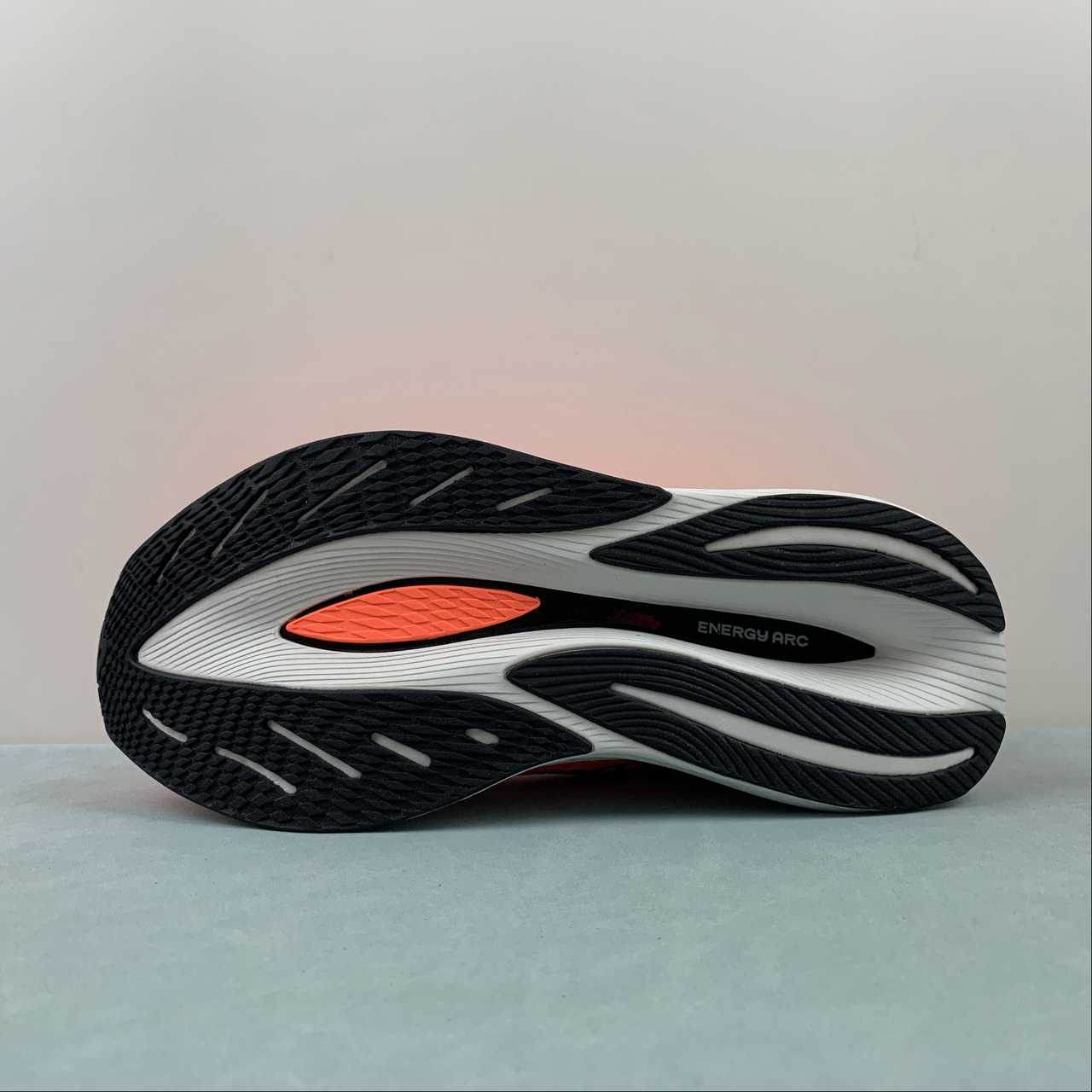 Tênis New Balance Fuelcell Supercomp Trainer V2