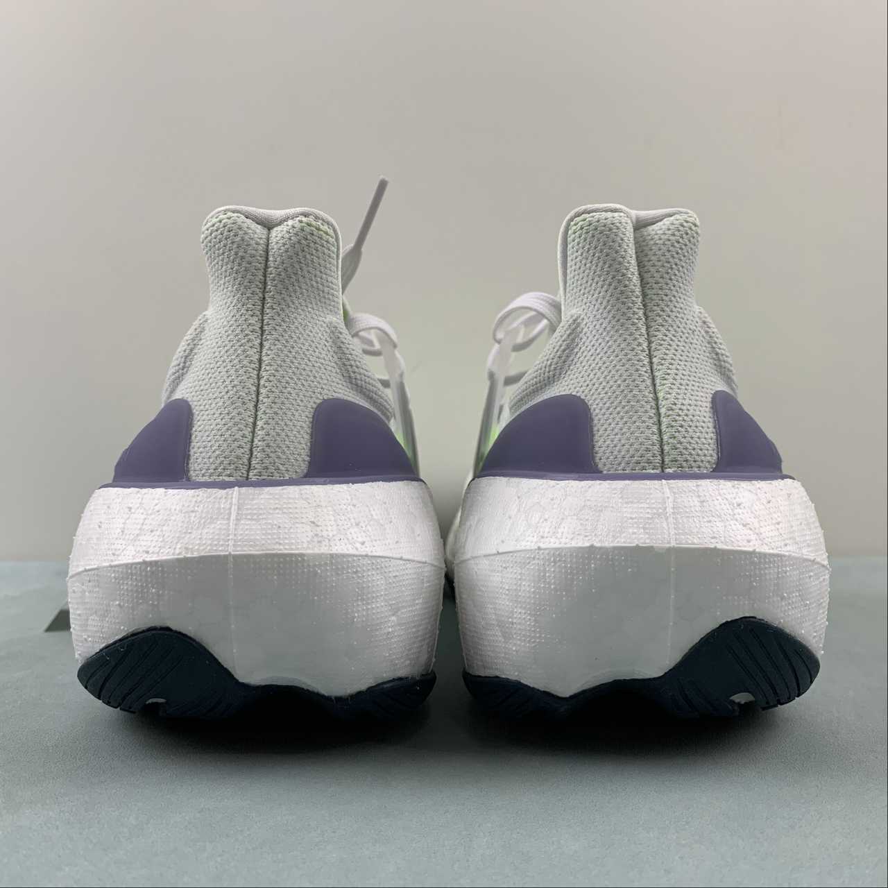 Tênis Adidas UltraBoost Light 23
