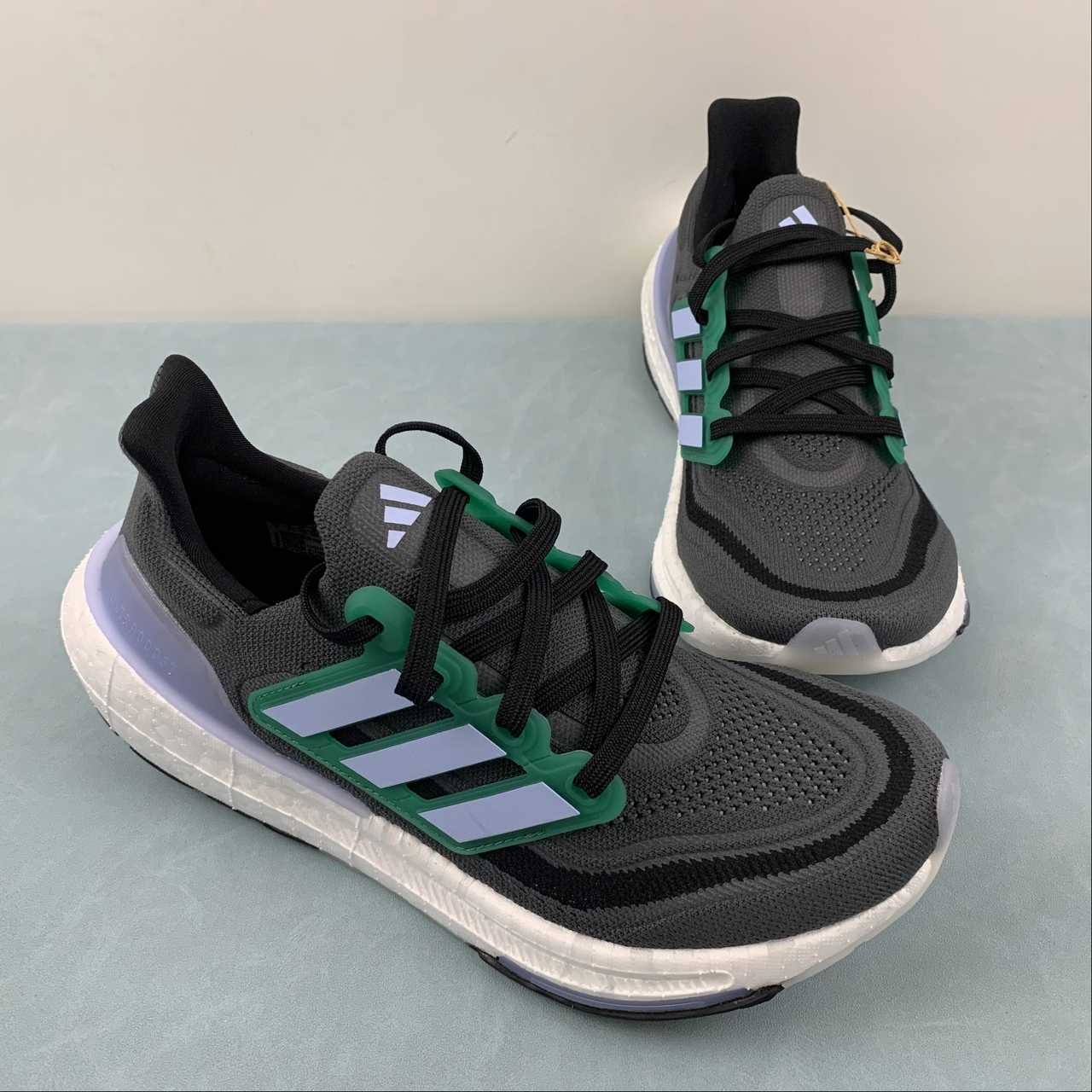 Tênis Adidas UltraBoost Light 23