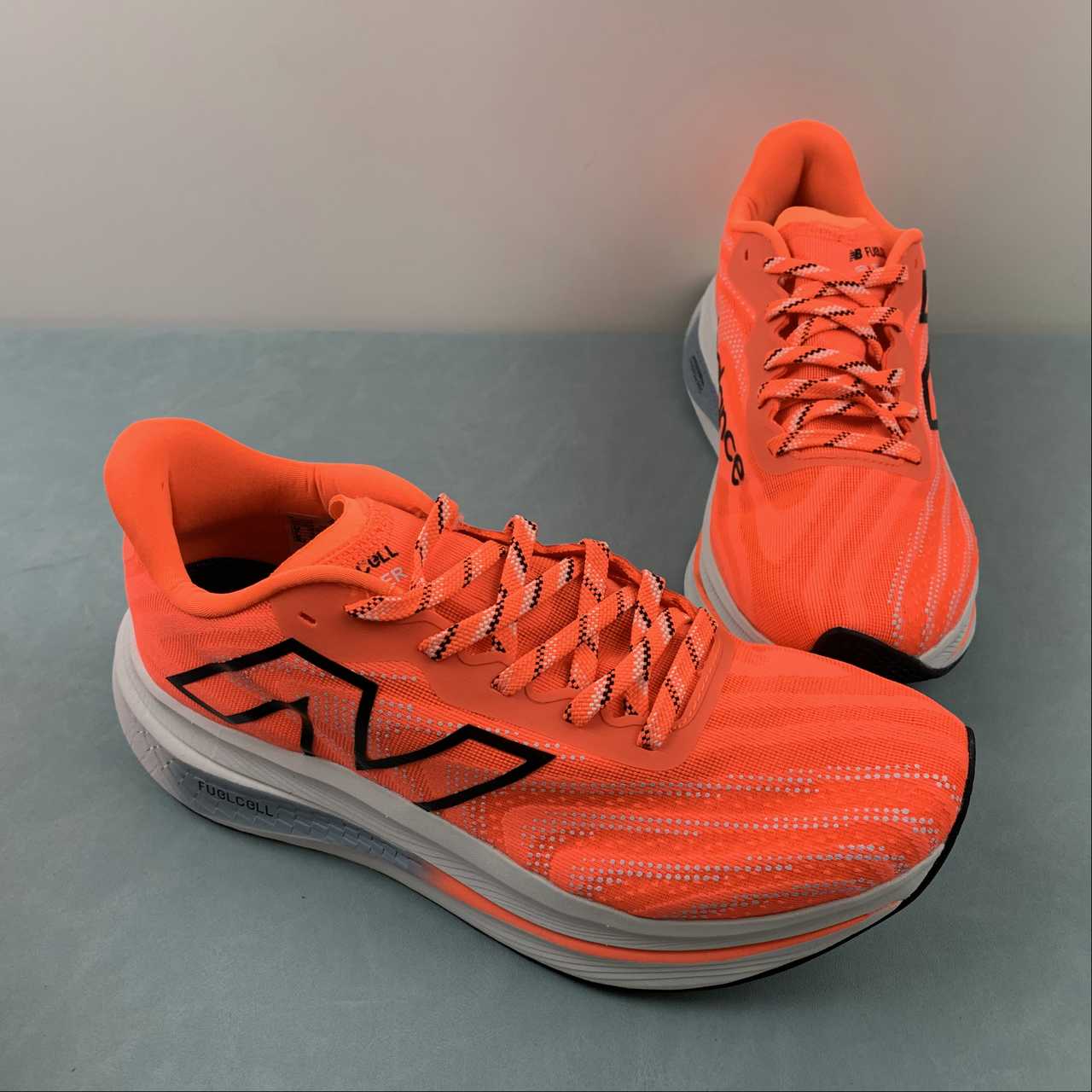 Tênis New Balance Fuelcell Supercomp Trainer V2