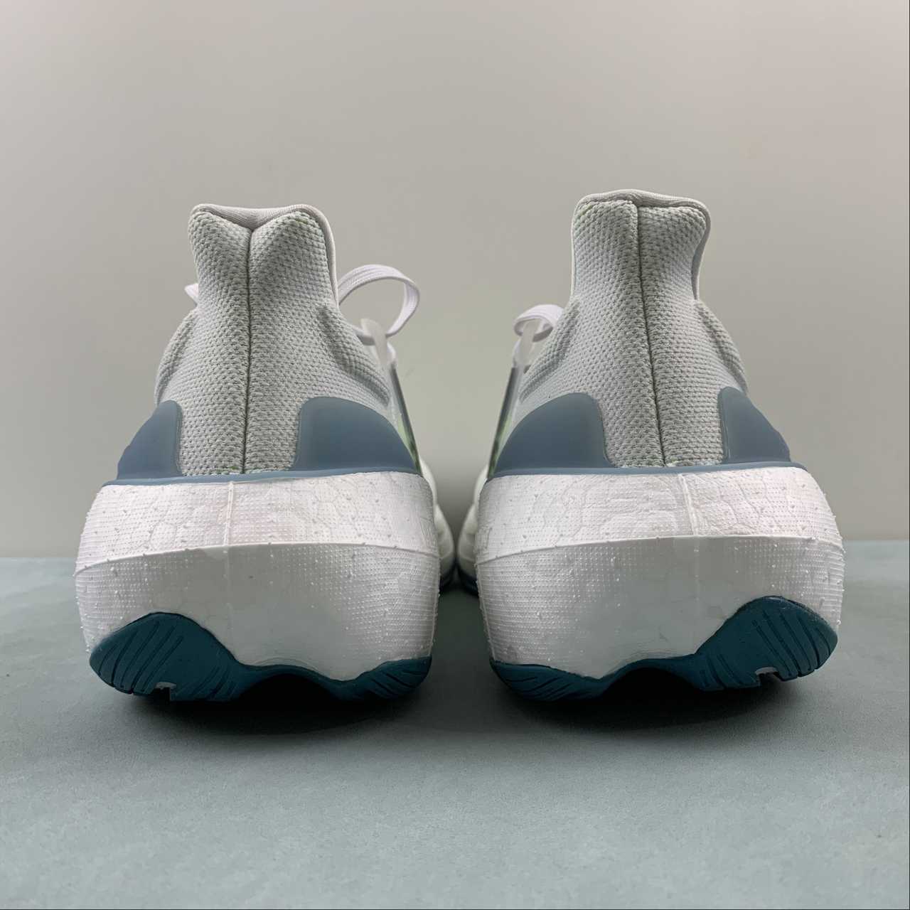 Tênis Adidas UltraBoost Light 23