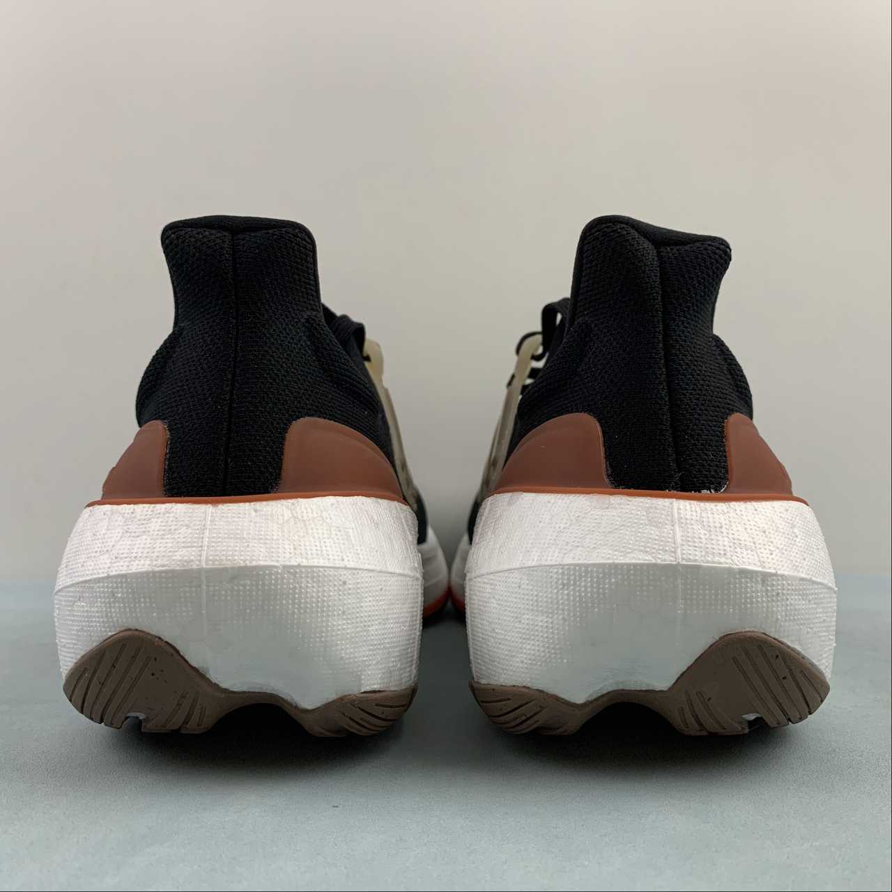 Tênis Adidas UltraBoost Light 23